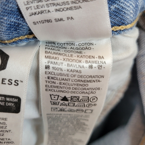 NWT‎ Levi's Casual High-Waisted Mom Distressed Jean Lightwash, Size 31×29 - Picture 9 of 11